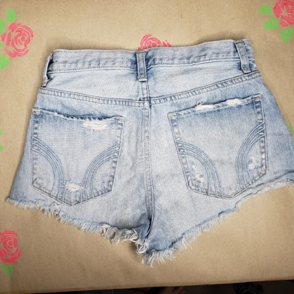 HOLLISTER DESTROYED JEAN SHORTS SIZE 1 W25